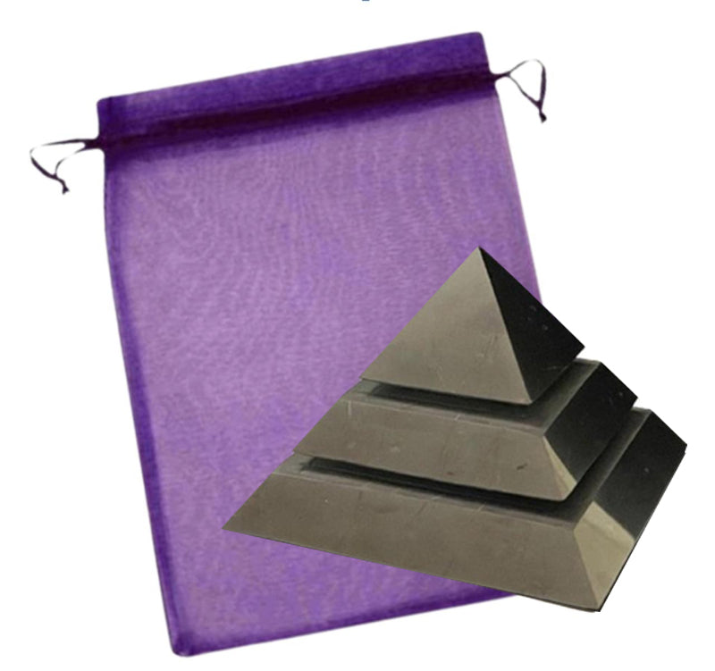 Schungit "SAKKARA" Pyramide 5cm poliert 3-tlg SET "Heilungspyramide" KRAFT DES SCHUNGIT für Strahlen Schutz - Handy - Meditation - Selbstschutz - Schutzschild - Negative Energie abwehren.