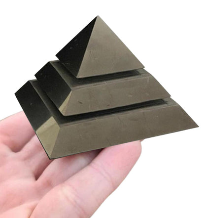 Schungit "SAKKARA" Pyramide 5cm poliert 3-tlg SET "Heilungspyramide" KRAFT DES SCHUNGIT für Strahlen Schutz - Handy - Meditation - Selbstschutz - Schutzschild - Negative Energie abwehren.